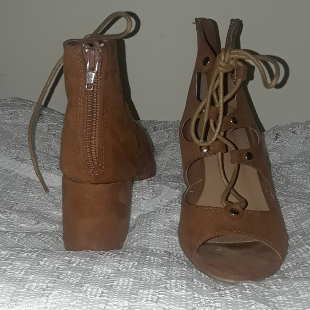 Shoes - Picture 2 of 3